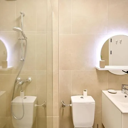 Infinity Breezes - Parking Apartment *