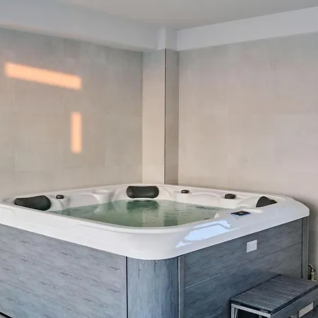 Infinity Breezes - Parking Apartment *